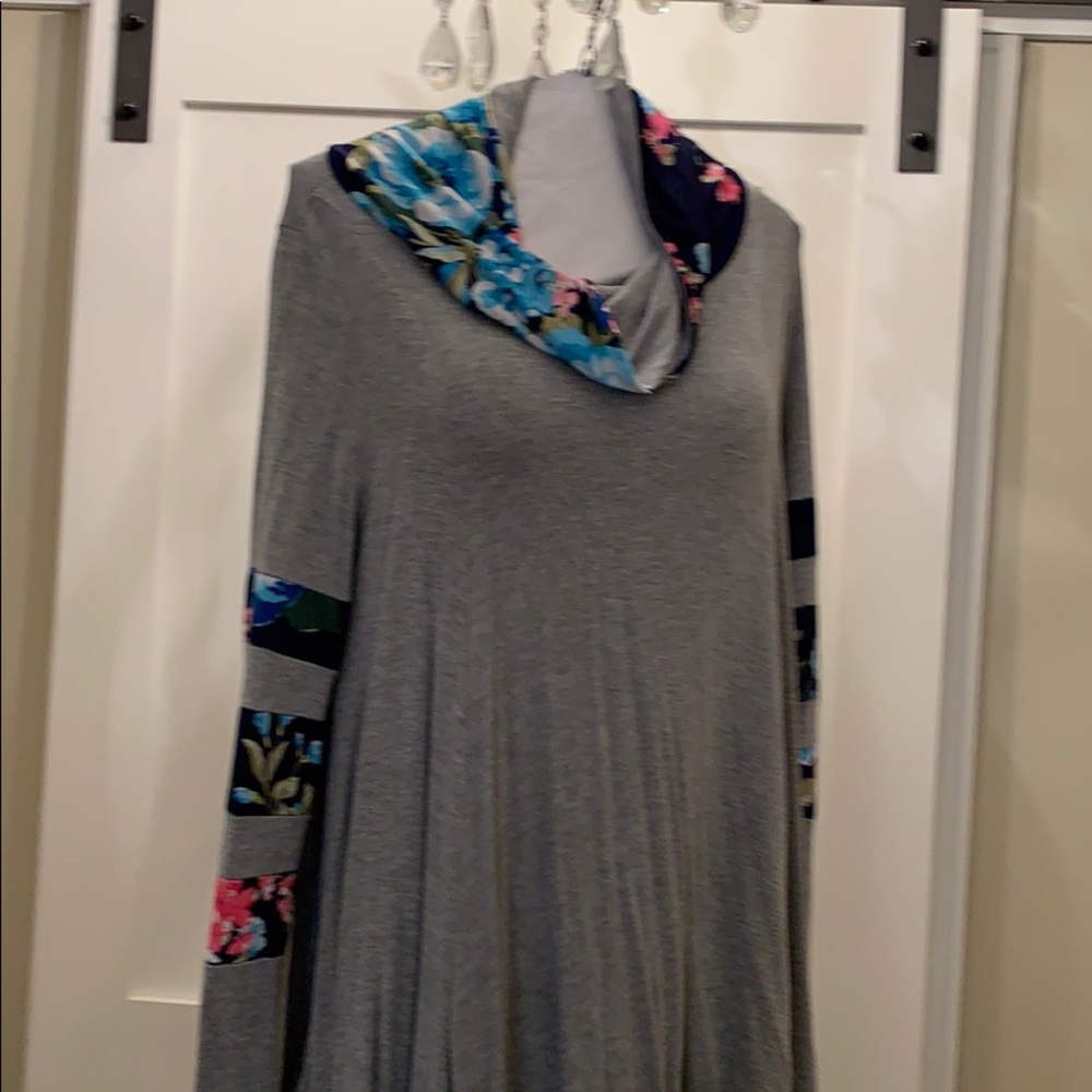Flowy dress with floral cow neck